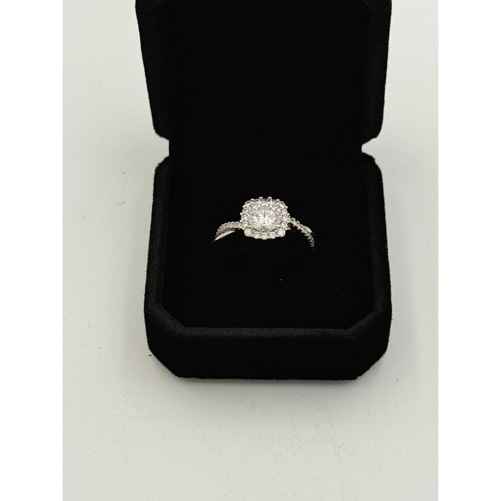 Beautiful Round Halo-Set CZ Ring Size 7.5